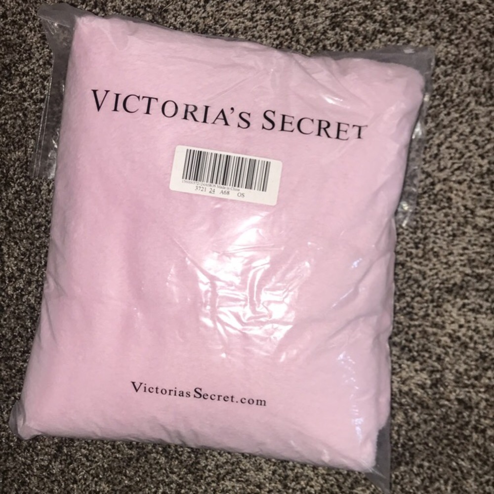 NWT VS pink blanket💕